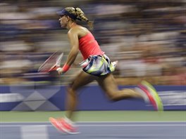 Angelique Kerberov v pln rychlosti v semifinle tenisovho US Open.