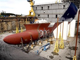 MOSKÝ OBR. Ve finském pístavu Turku sestavují dlnící obí výletní lod nové...