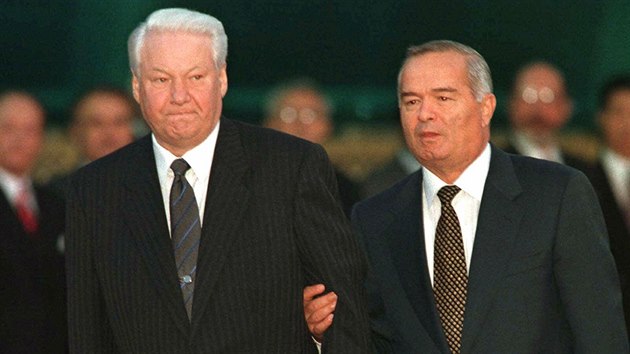 Uzbecký prezident Islam Karimov a jeho ruský protějšek Boris Jelcin (11. října 1998)