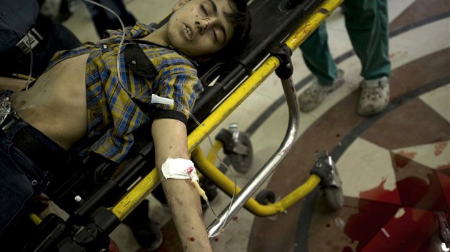 Syrsk chlapec zrann pi bombardovn Aleppa (4. jna 2012)