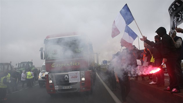 Francouzi protestovali proti „Džungli“ v Calais (5. září 2016)