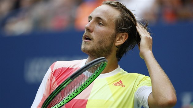 Francouzsk tenista Lucas Pouille hraje na US Open s Nadalem.