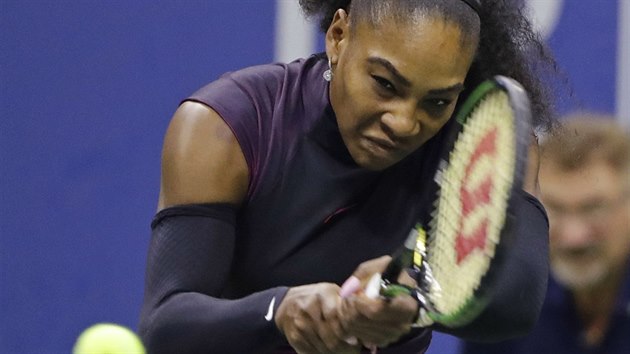 Serena Williamsov zahrv der v semifinle US Open proti Karoln Plkov.