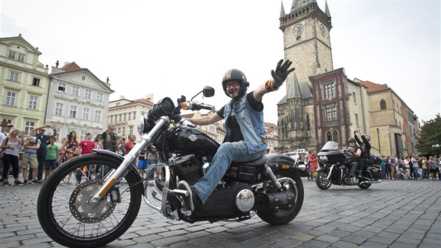 Spanilou jízdou Prahou, které se zúčastnilo na 1500 harleyářů, pokračoval 3. září v Praze třetí ročník setkání Prague Harley Days.