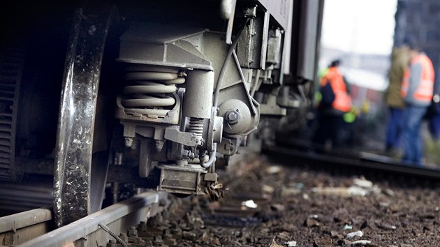 Mezi Pardubicemi a Hradcem Králové srazil vlak člověka. Koridor stál