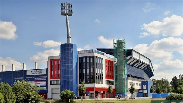 FC Viktoria uvedla do provozu novou severn v stadionu s fanshopem, zzemm pro management a fotbalovou akademii