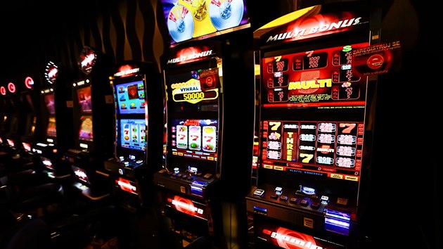 Hotel a kasino jménem Victory v Popůvkách se chystá na otevření. Výbavu kasina tvoří sedmdesát automatů a několik stolů pro živou hru – Black Jack, ruletu a poker.