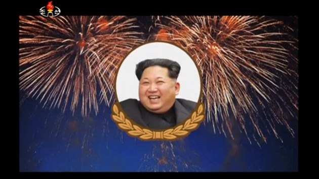 Kim Čong-un na záznamu z ohlášení jaderného testu v severokorejské televizi (9. září 2016).