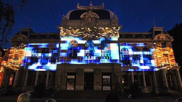 Videomapping na budovu Csaskch lzn v Karlovch Varech u pleitosti oslav 700. vro narozen Karla IV.