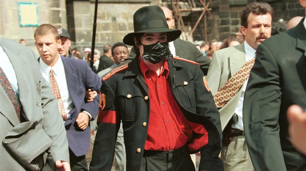 Michael Jackson při prohlídce Prahy (září 1996)