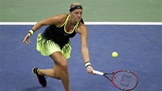 eská tenistka Petra Kvitová zahrává volej v osmifinále US Open.