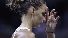 Karolína Plíková s pemýlivým výrazem pi semifinále US Open.