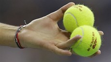 Tenisové míky v ruce Karolíny Plíkové v semifinále US Open.