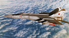Standardní výzbrojí záchytné stíhaky MiG-25P byla tveice ízených stel vzduch-vzduch