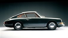 Finální design prvního Porsche 901, později 911. Za cenu menšího místa na...