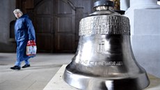 Zvon Panna Maria byl ji vystaven v litomylském piaristickém chrámu. Váí 380...
