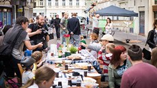 Za�ít m�sto jinak jsou sousedské slavnosti, jejich� program vytvá�ejí sami...