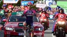 Třiadvacetiletý italský cyklista Valerio Conti vítězí v nejdelší 13. etapě...