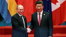 Ruský prezident Vladimir Putin se svým čínským protějškem Si Ťin-pchingem na...