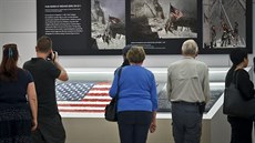 Na Ground Zero se po letech vrátila vlajka, kterou tam 11. záí 2001 vztyili...