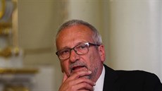 Nový �kolský ombudsman Ladislav Hrzal (6. 9. 2016)