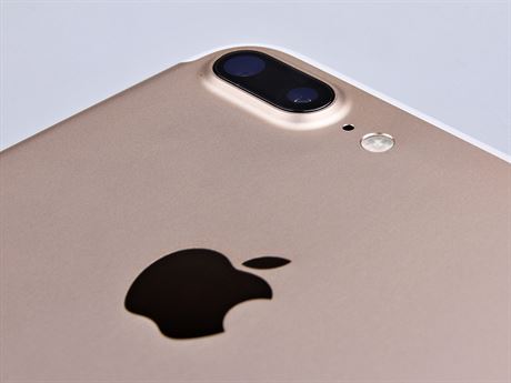 iPhone 7 Plus boduje oproti základnímu modelu duálním fotoaparátem