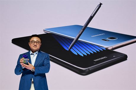 Ml být stejním modelem, Note 7 vak Samsung znan potrápil. Firma i pesto vykázala rekordní zisk. Ilustraní snímek