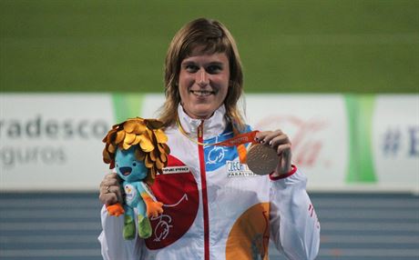 Koulaka Eva Berná s bronzovou medailí z paralympijských her v Riu de Janeiro.