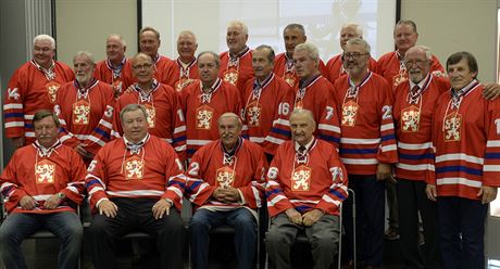 Bývalí eskosloventí hokejoví reprezentanti, kteí v roce 1976 postoupili do...