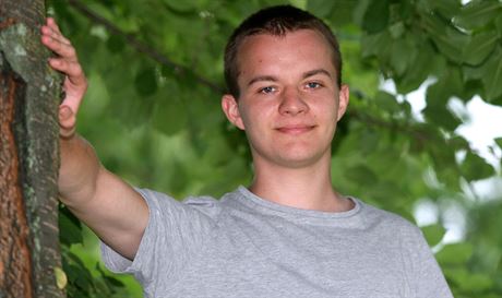 Student medicíny Denis Dvoák, který v dtství porazil zákenou leukémii. Nyní...