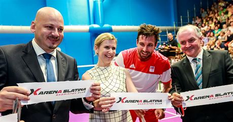 Badmintonista Petr Koukal (druhý zprava) se louí s kariérou.
