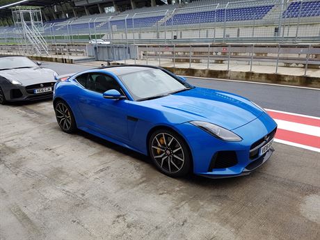 Jaguar F-Type SVR