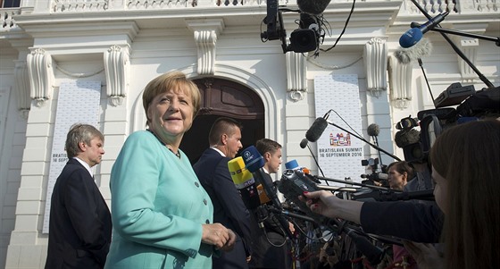 Angela Merkelová před zahájením summitu EU v Bratislavě (16.9.2016)