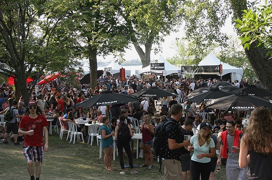 Slavnosti piva v kanadsk�m Chambly