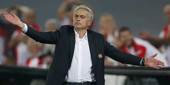 Trenér José Mourinho z Manchesteru United bhem utkání Evropské ligy na...