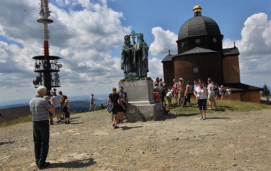 Zlínskému kraji coby turistické znace ubliuje i to, e se musí o Beskydy dlit s Moravskoslezským krajem. Hranice prochází kolem Radhot.