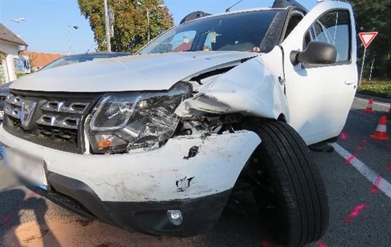 Opilý řidič po cestě pro děti narazil v Hradci Králové do dvou aut.