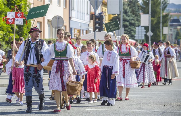 Kroj na hody nebo slavnosti půjčují i radnice. Pomáhají jim etnografové