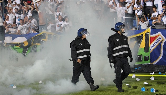 Tkoodnci zasahovali v záí proti ostravským fanoukm v derby s Opavou