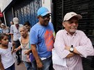 Lidé ekají na chléb v Caracasu ve Venezuele. (15.9. 2016)
