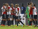 Fotbalisté Feyenoordu slaví výhru nad Manchesterem United.