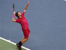 výcarský tenista Stan Wawrinka podává ve finále US Open.