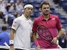 Kei Niikori a Stan Wawrinka se fotí ped semifinále tenisového US Open.