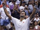 Novak Djokovi slaví postup do finále tenisového US Open.