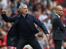 ZAÁTEK, KTERÝ SI NEPEDSTAVOVAL. Trenér Manchesteru United José Mourinho dává...