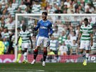Fotbalista Rangers Joe Garner se raduje z gólu na hiti Celtiku Glasgow