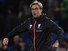 Nmecký trenér Liverpoolu Jürgen Klopp oslavuje vítzství na hiti Chelsea v...