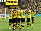 TOOOR! Fotbalisté Borussie Dortmund se radují ze vsteleného gólu do sít...