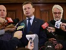 Polský ministr zahranií Witold Waszczykowski (vpravo) na tiskové konferenci na...
