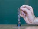 Zábavná fyzika: Jak udělat z neposlušných mincí poslušné?